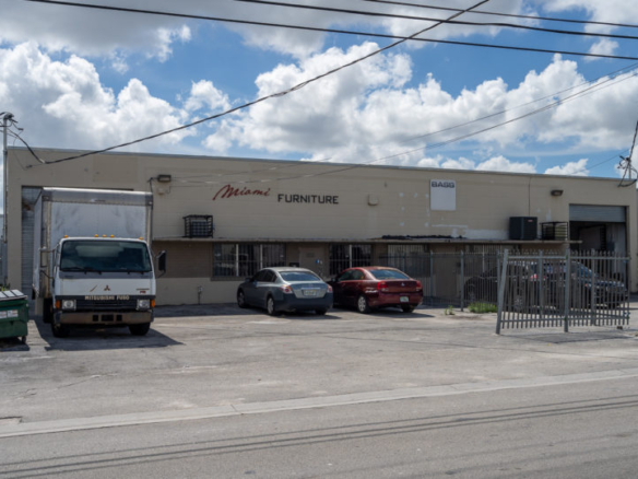 Capitol Warehouse – bodega en alquiler en Hialeah, Florida
