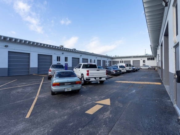 Palmetto Warehouses north side – bodega en alquiler en Miami, Florida