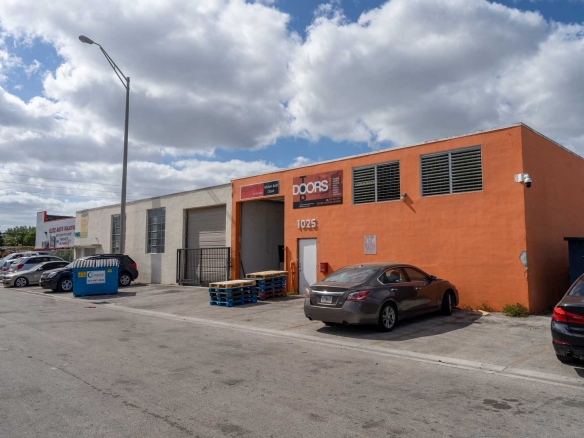 Paragon Warehouse – almacen para rentar en Hialeah, Florida
